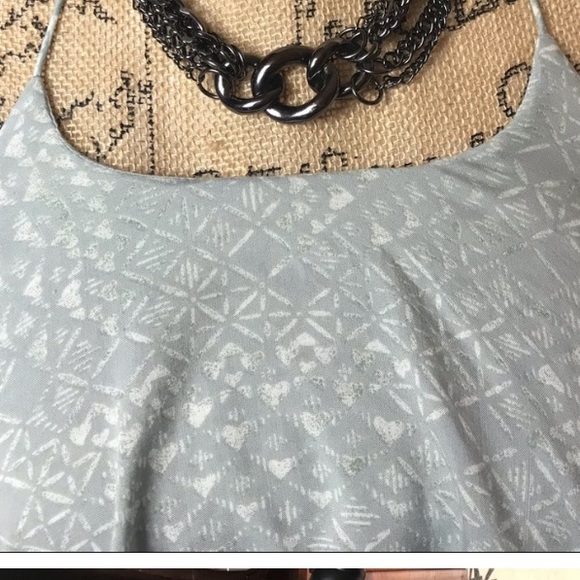 Hollister green/white patterned ruffled sleeveless top - Picture 3 of 6